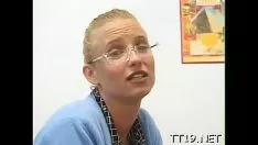 Redare Instructorul fierbinte își dă seama și suge