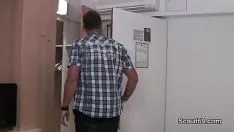 Odtwórz Szczypce dostaje serw ze swoim numerem 1 od nadopiekuńczego