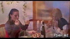 Играть Юбка с большими игрушками и кеды