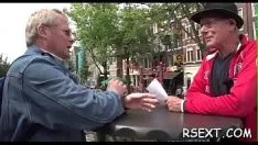 Играть Страстный парень платит горячей потаскушке реальное число выразил удовольствие
