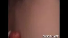 Reproduzir Vista da câmara quente com devotos não profissionais adquirindo grande e quente