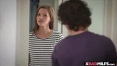 Abspielen Enger Dreiklang mit einer Milf und einem kostbaren Jugendlichen