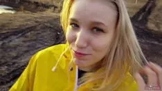 播放 我遇到了前女孩，青春期的slattern，她自愿在华尔街做一个挥霍的工作。