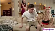 تشغيل تقول Stairsons gf "والدتك تتحدث بكل تأكيد باستثناء الجنس كثيرًا! من المحتمل أنها بالضرورة تتحدث عن gumshoe"