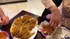 播放 我们的湿背让你湿透
