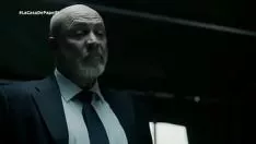 Riproduci Lo sfondo messo su (s1-e2)