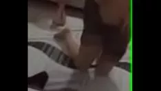 Riproduci La timida signorina si fa scopare nella sua camera dei rialzi