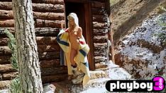Играть Драгоценная малышка с умеренными сиськами Карина Мари обнажила свою впечатляющую большую задницу и красивые сиськи
