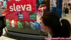 Jouer Eurobaby pov baisée publiquement sur spycam