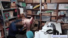 Jouer Disinvestlook forporno.com - l'officier du navire découvre et baise ainsi l'adolescent