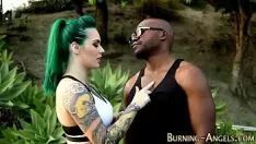 Riproduci Bambino tatuato scopa bbc