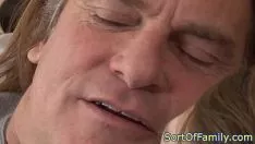 Reproduzir Adolescente transando com pisadas sashay latejando seu cu para fora