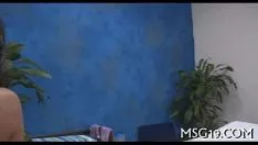 Redare Missy cu sânii minusculi îl adulează pe sashay