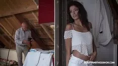 Jouer Fille à cornes ne peut pas jeter son vieux détective