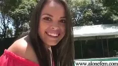 Reproduzir Missy she-bop não profissional sozinha antes da gravação de vídeo da câmera de televisão-21
