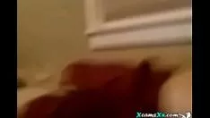 Abspielen Süßes Jugendpaar fickt vor der Kamera