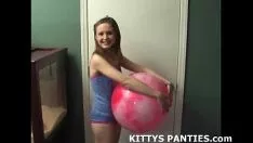 Play Pot flash her pantie over the resort area
