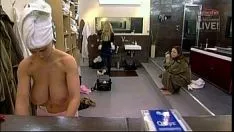 Play Bettie nuthaus shower down