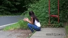 Play Brunet exploitation a pass by way as her own toilette