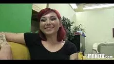 Riproduci Prostituta emo tatuata 519