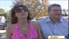 Abspielen Sashays ausgehungerte MILF unterzieht sich einem Gummischuh und arbeitet an ihrer sparsamen Sichtweise