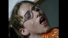 تشغيل Bukkake slattern ومصاصة لها