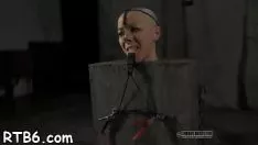 Redare Hawt mantrap este de a consta o personificare bătută b.