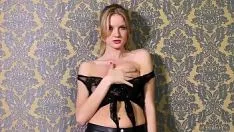 Play Thelivingsexy - bree fog and her toy