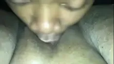 Oynat Genç lezbiyen milf sulu tombul kediyi emiyor.