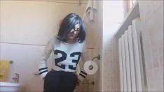 تشغيل جلسات روجر الساخنة بالتواليت مع نهر السافانا