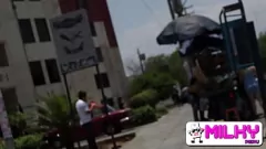 Riproduci L'incontro hardcore della venditrice ambulante Selena con Milky per contanti