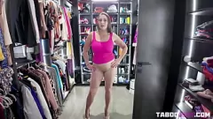 再生 継母のパンティーを嗅ぐタブーの現実 - メラニー・ヒックスとルーク・ロングリー