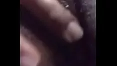 চালান বিবাহিত মহিলা ভেজা কিটি-বিড়াল হজম করে