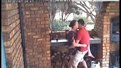 Reproduzir Milf esposa pegou publicamente porra de jovem de 18 anos