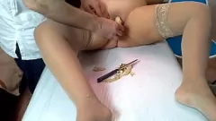 Играть Экстремальная киска имбирной майки играет с впрыскивающим оргазмом
