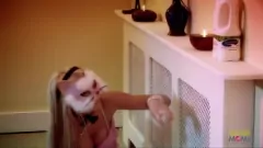 Reproduzir Cosplay Milf pega pau grande em meias: boquete, vaqueira e facial