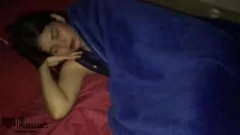 播放 监视我的Stepister的湿猫，而她躺下 - creampie＆cumshot