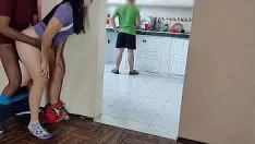 Odtwórz Co za nierządnica jest mężatką mojego mistrza, ona ssie moje zaklęcie gumowe on jest kucharzem i nie może nas zobaczyć, chciał być wędrowcem, a jego zamężna kobieta to naprawdę bogaci ludzie, chciałbym go rozwalić