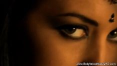 চালান ব্রুনেট বেবি সুপারিনটেন্ডেন্ট হট