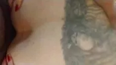 Putar Sangat menonjol di pantat gadis di jack tinggi-rendah